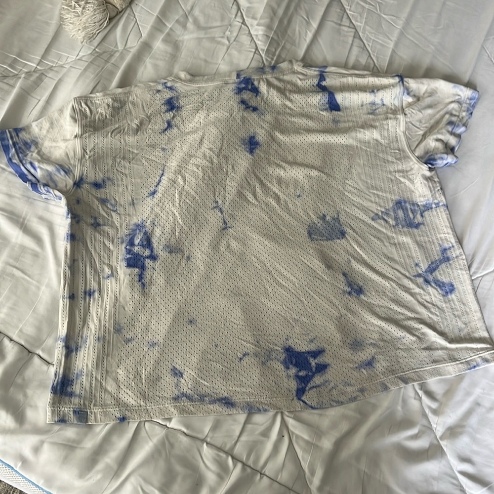 Lululemon Tye Dye White and Blue Cropped Workout T Shirt Size 10